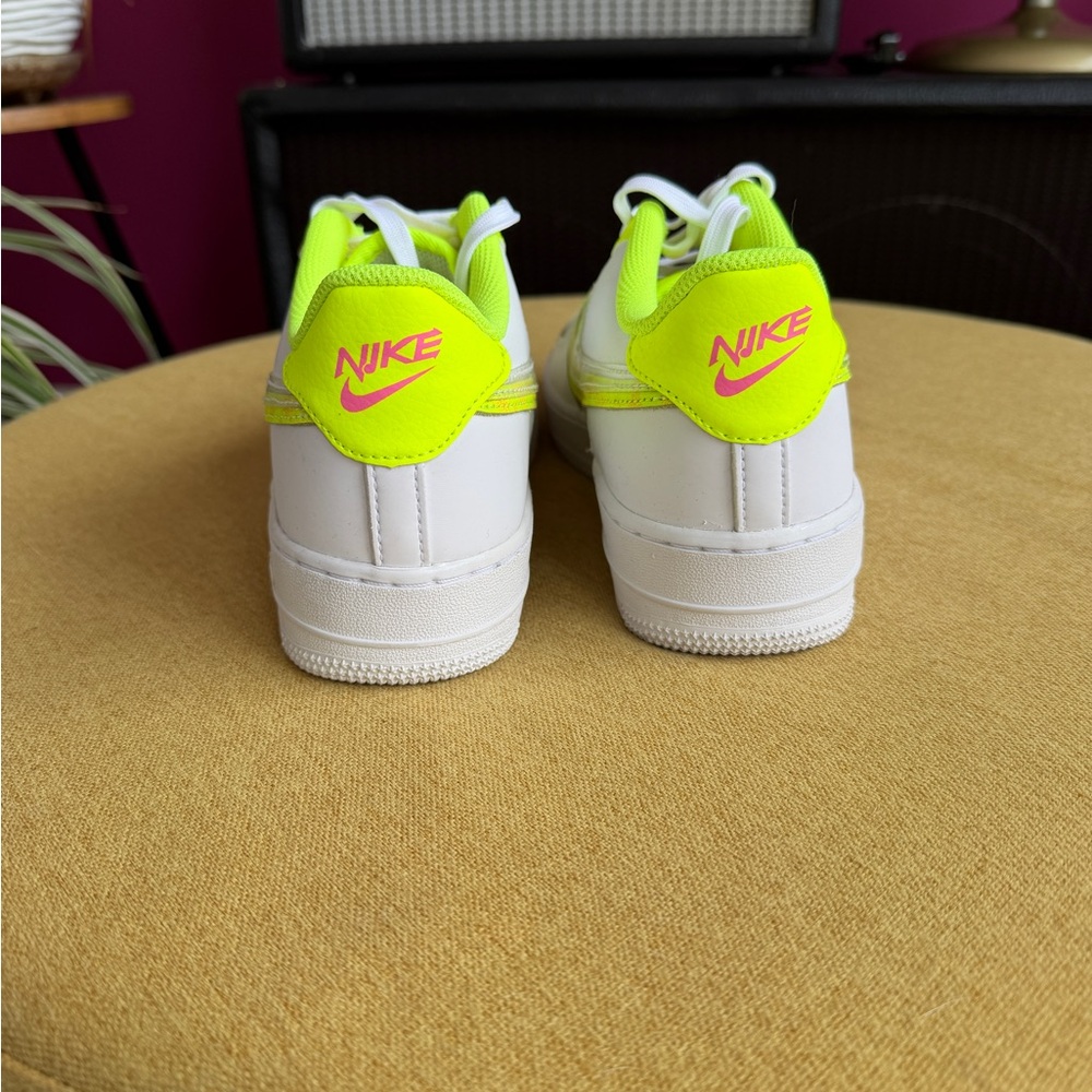 Nike Air Force One LV8 (GS) - Picture 5 of 7